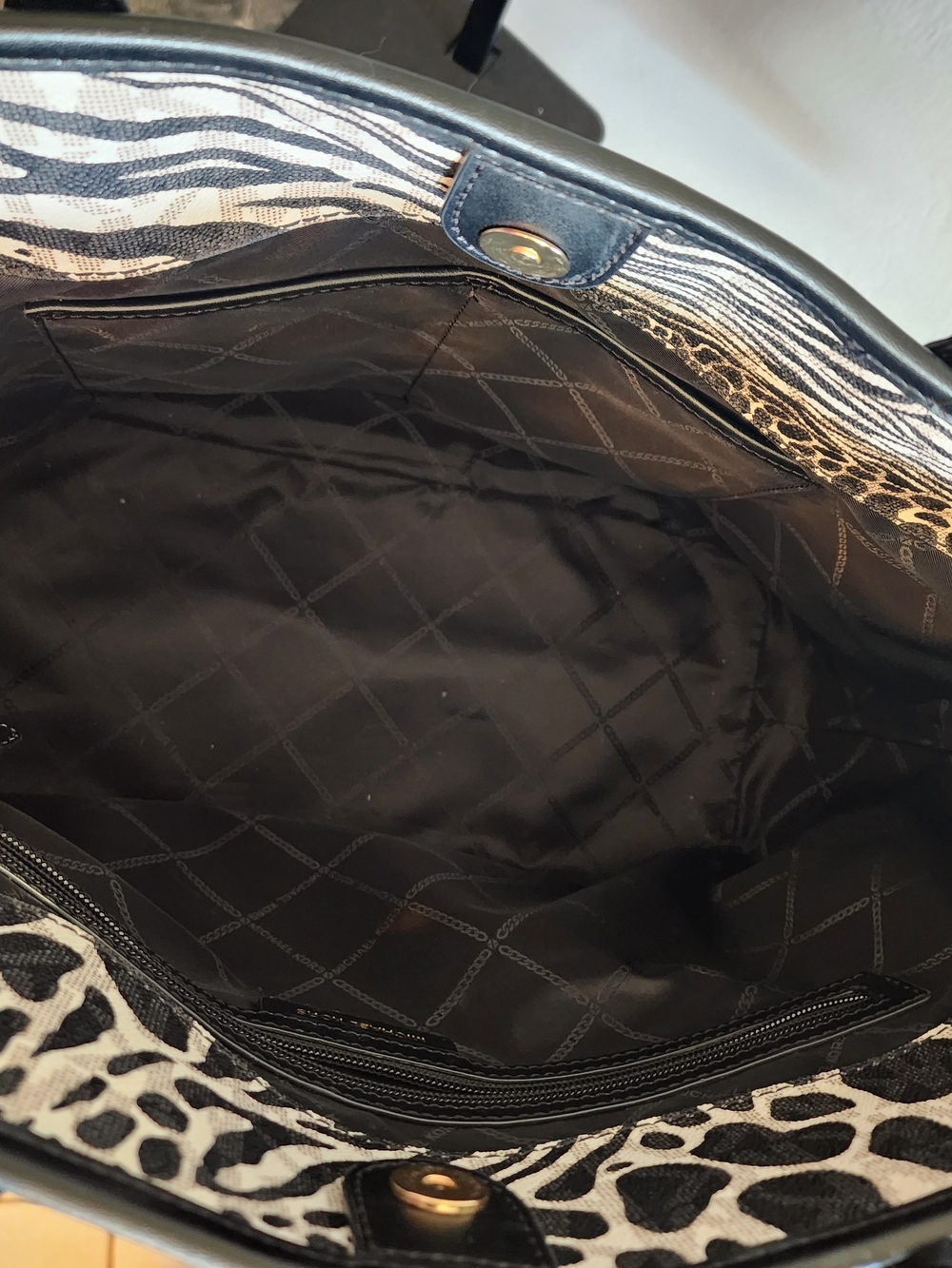 Michael Kors Black & White Animal Print Carter Tote Bag - Picture 6 of 12